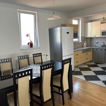 Spacious 3-Bedroom Condo Next To City Center Pristina Eksteriør bilde
