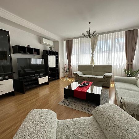 Spacious 3-Bedroom Condo Next To City Center Pristina Eksteriør bilde