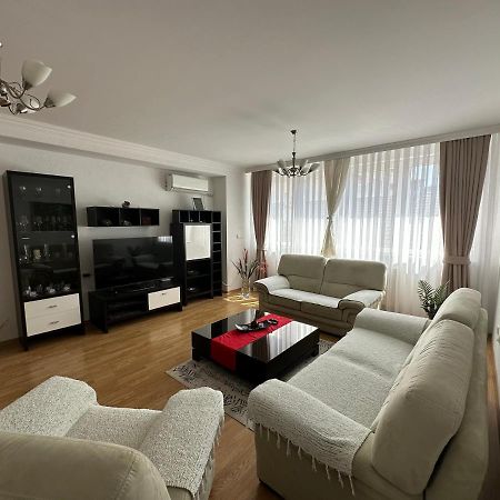 Spacious 3-Bedroom Condo Next To City Center Pristina Eksteriør bilde