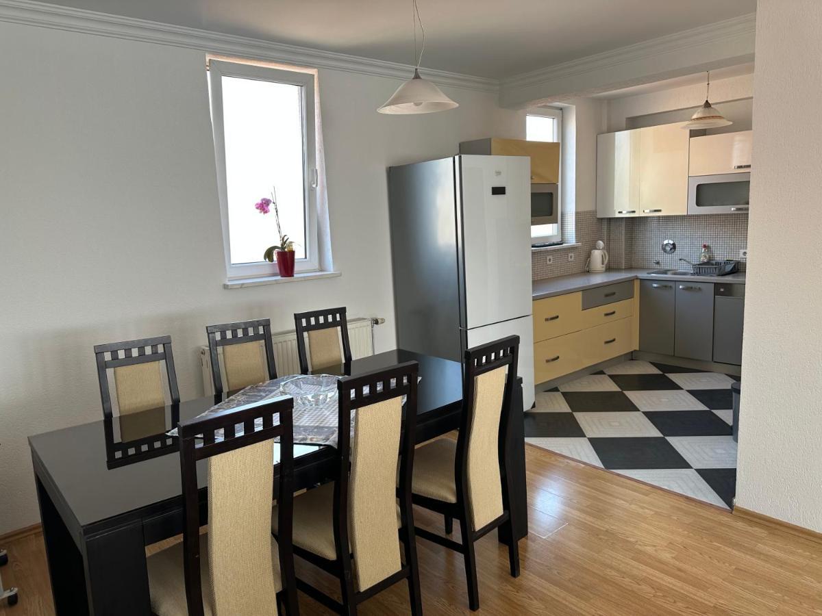 Spacious 3-Bedroom Condo Next To City Center Pristina Eksteriør bilde