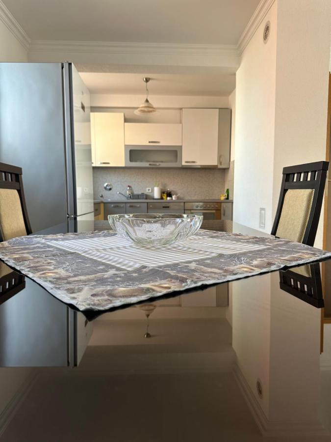 Spacious 3-Bedroom Condo Next To City Center Pristina Eksteriør bilde