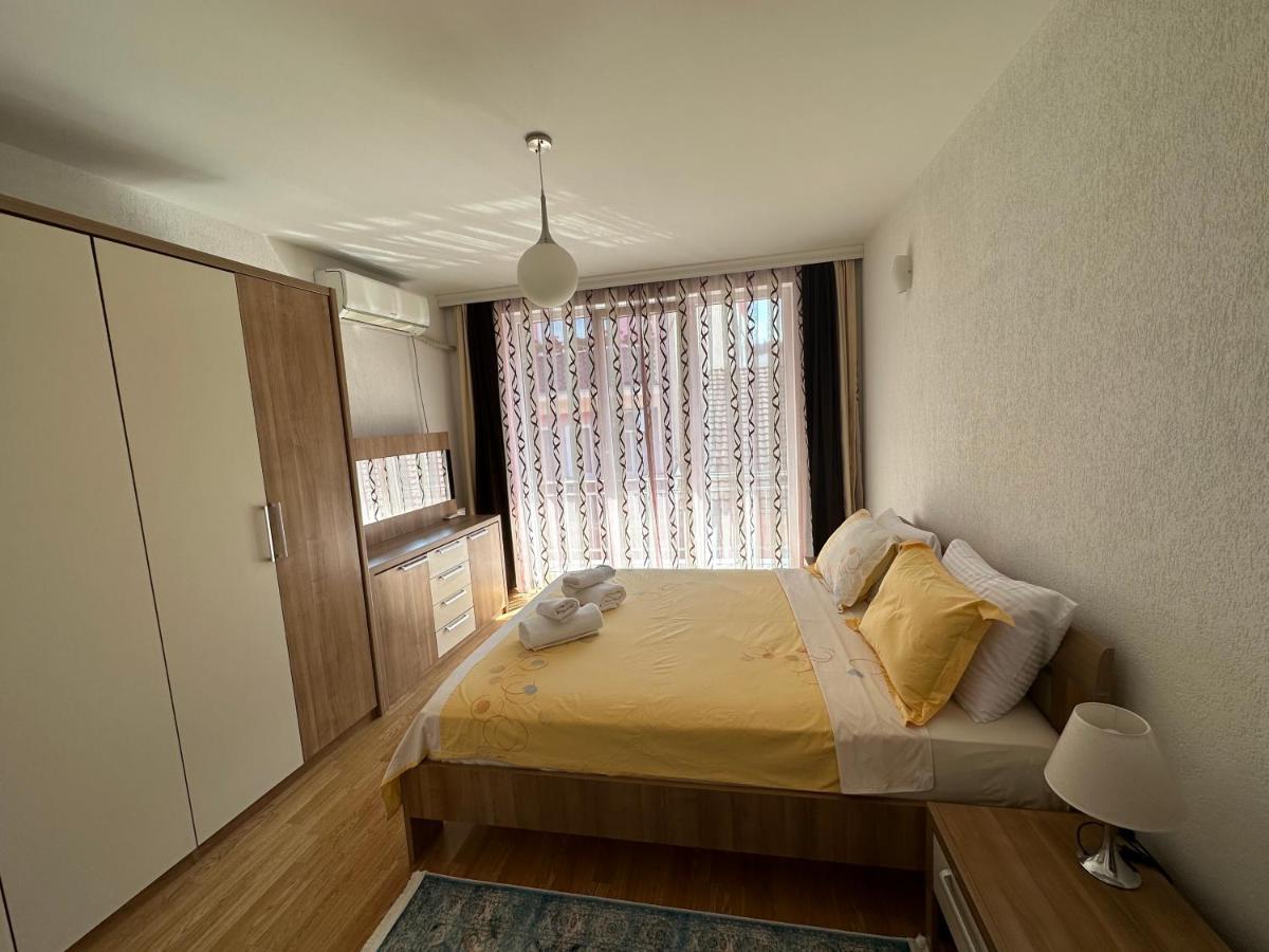 Spacious 3-Bedroom Condo Next To City Center Pristina Eksteriør bilde