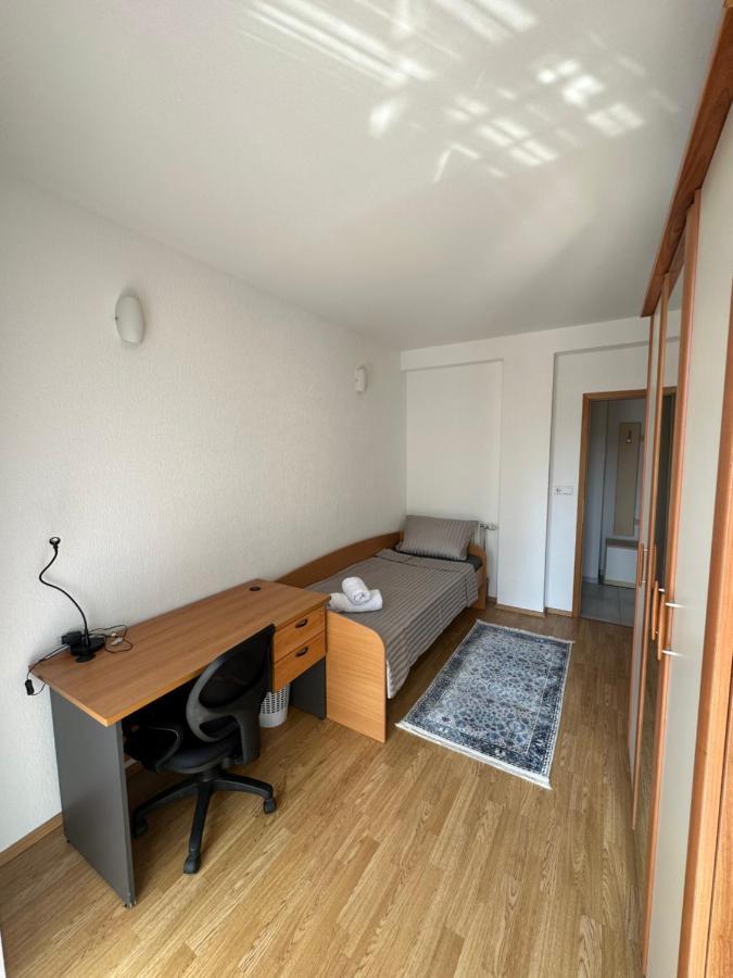 Spacious 3-Bedroom Condo Next To City Center Pristina Eksteriør bilde