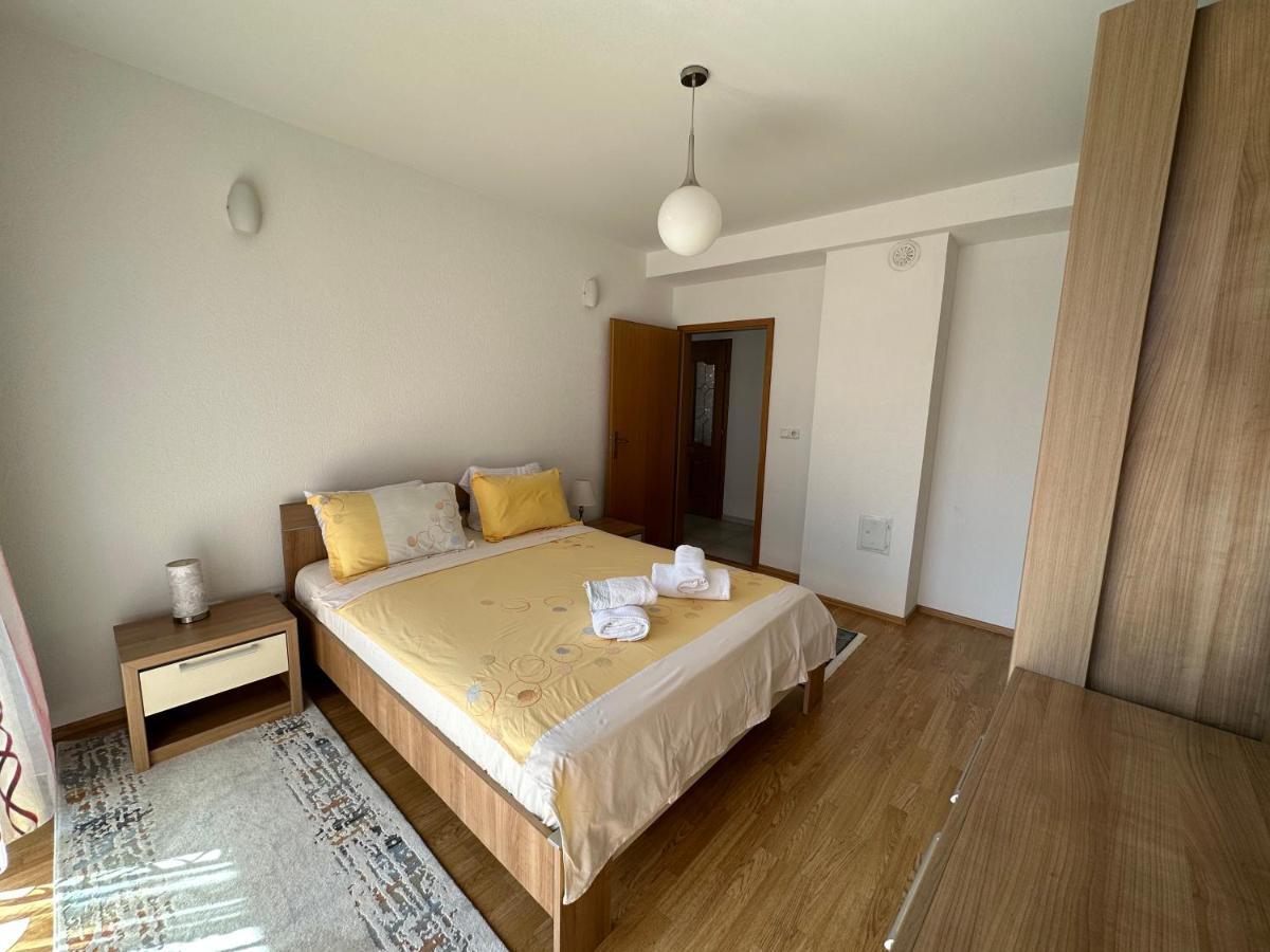 Spacious 3-Bedroom Condo Next To City Center Pristina Eksteriør bilde
