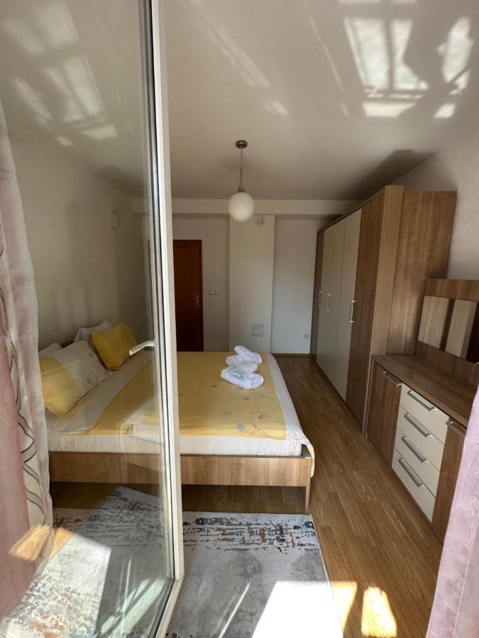 Spacious 3-Bedroom Condo Next To City Center Pristina Eksteriør bilde