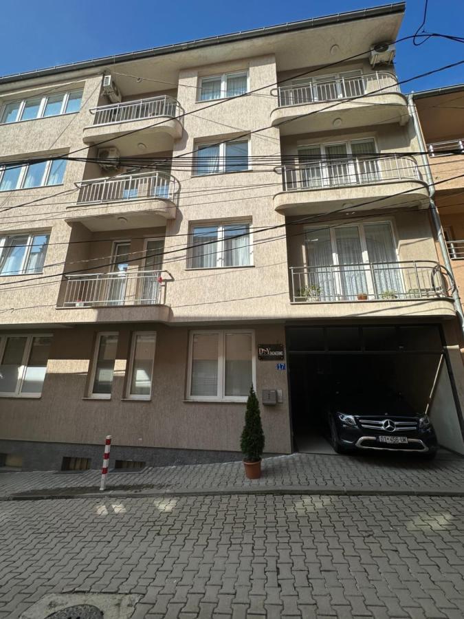 Spacious 3-Bedroom Condo Next To City Center Pristina Eksteriør bilde