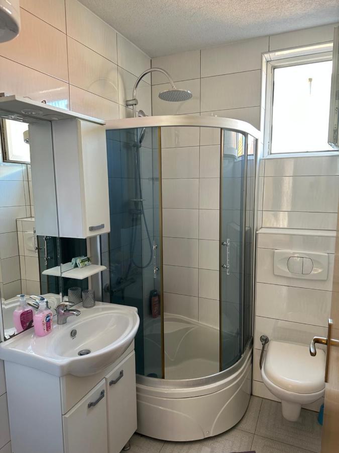Spacious 3-Bedroom Condo Next To City Center Pristina Eksteriør bilde