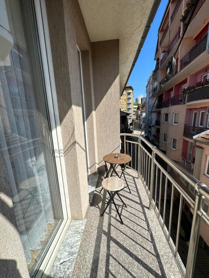 Spacious 3-Bedroom Condo Next To City Center Pristina Eksteriør bilde