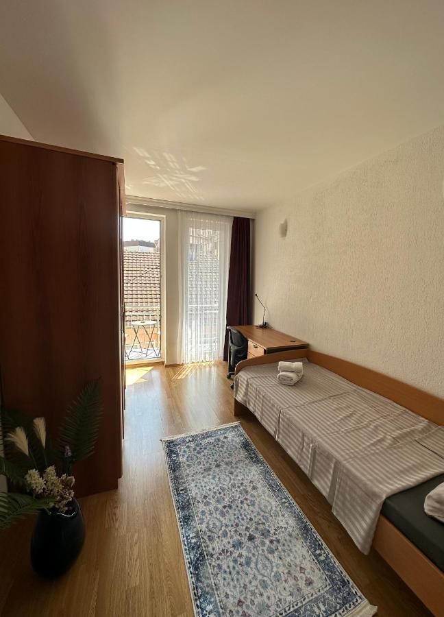 Spacious 3-Bedroom Condo Next To City Center Pristina Eksteriør bilde