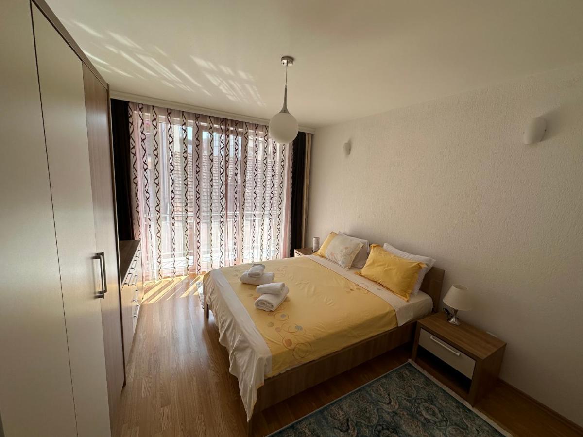 Spacious 3-Bedroom Condo Next To City Center Pristina Eksteriør bilde