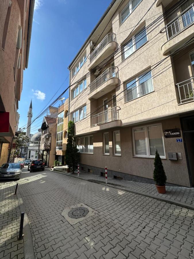 Spacious 3-Bedroom Condo Next To City Center Pristina Eksteriør bilde